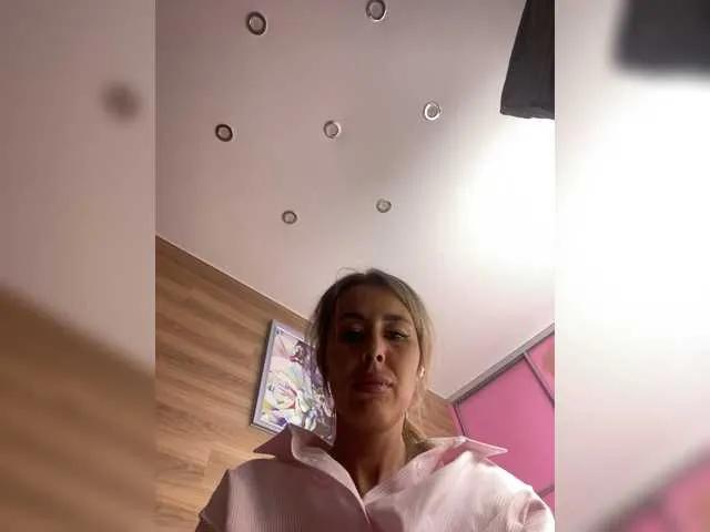 ALISAMAKS on BongaCams