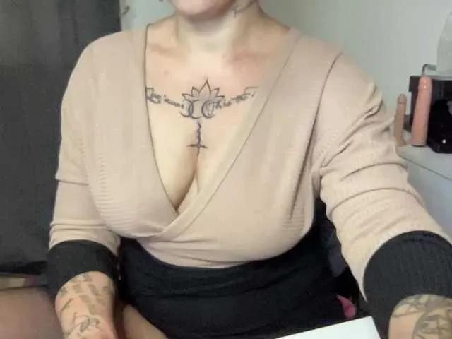 AmallyaHot on BongaCams 
