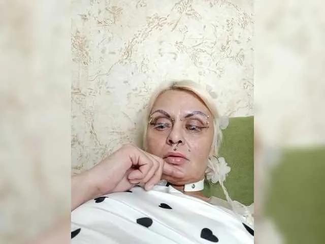 GardenerofIllusions on BongaCams