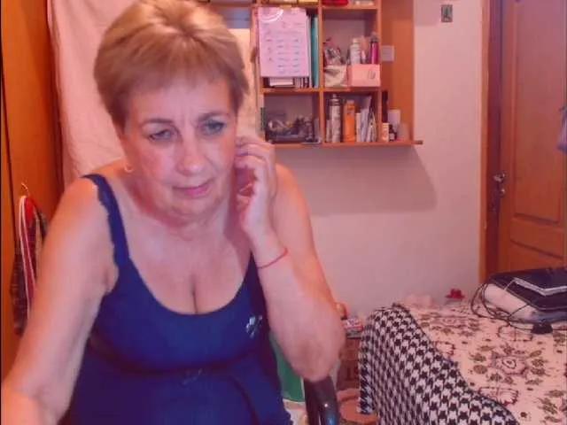 Kira9476 on BongaCams