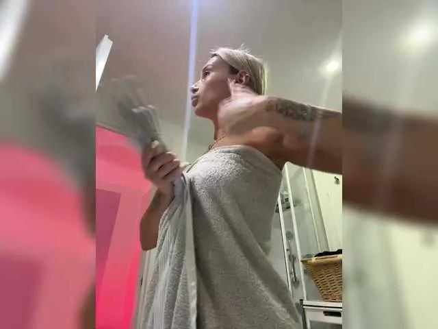 merrybaby on BongaCams