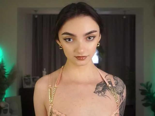 Morena-Dolcce on BongaCams