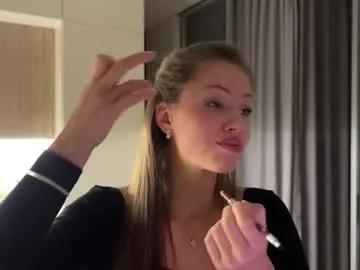 kiramystery — sexy dance [191 tokens remaining]Hey guys! #tease #shy #natural #bigass #nonude