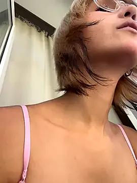 bigbabykiki on StripChat 