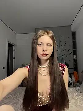 CurlyLara — show with oil and a new dildo