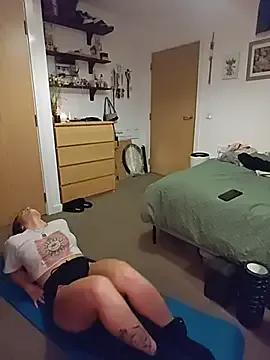 laradoom — eat a banana