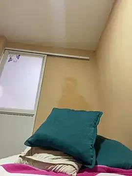 Luna025 — Show milk