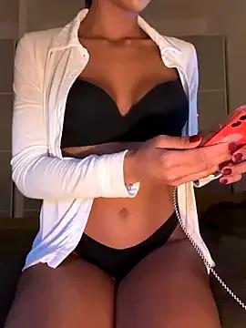 Minaaaa02 — fellation bien baveuse (gode)