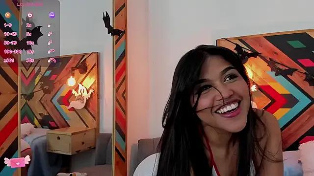 NaiirobiSwan on StripChat 