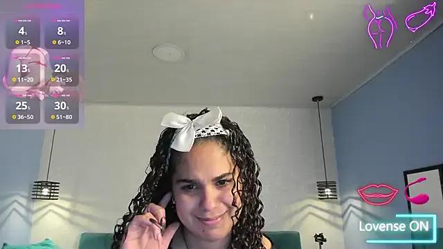 ninna_curly on StripChat 