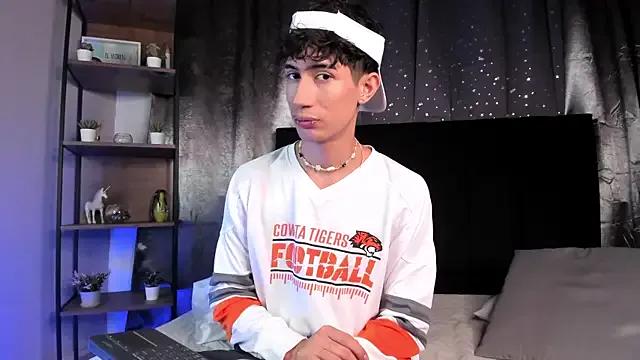 NovaaWheler — doggypose + shake ass to cam 