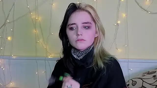 PortiaHedge — lick finger