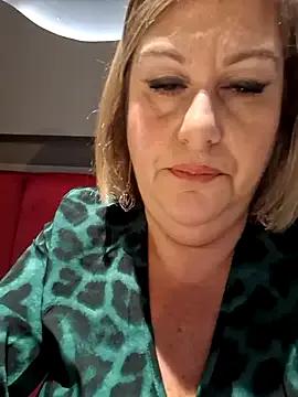 VenusAlpha — Nuda in bagno e orgasmo