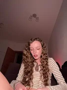 Weeissy — fingering tight pussy