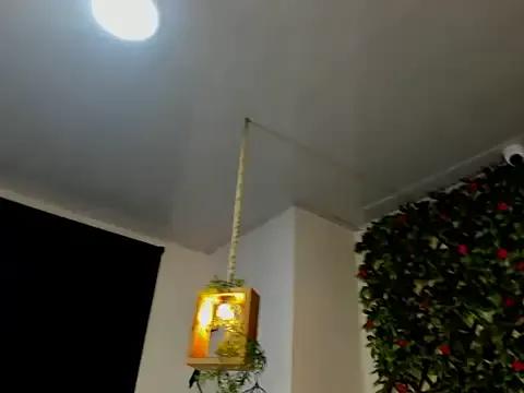 Yineth_Hot — mostrar  culo