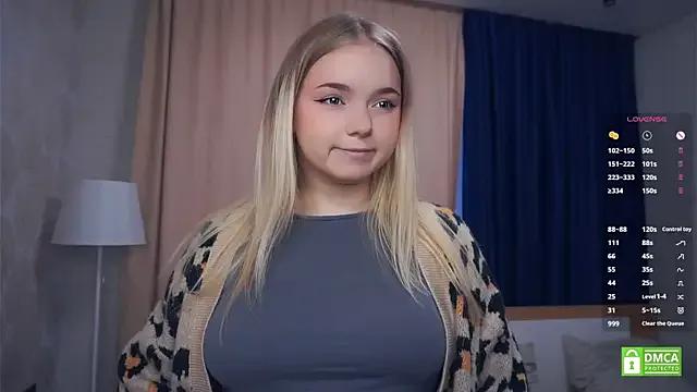 ZaraCreedon — Passionately sucking fingers